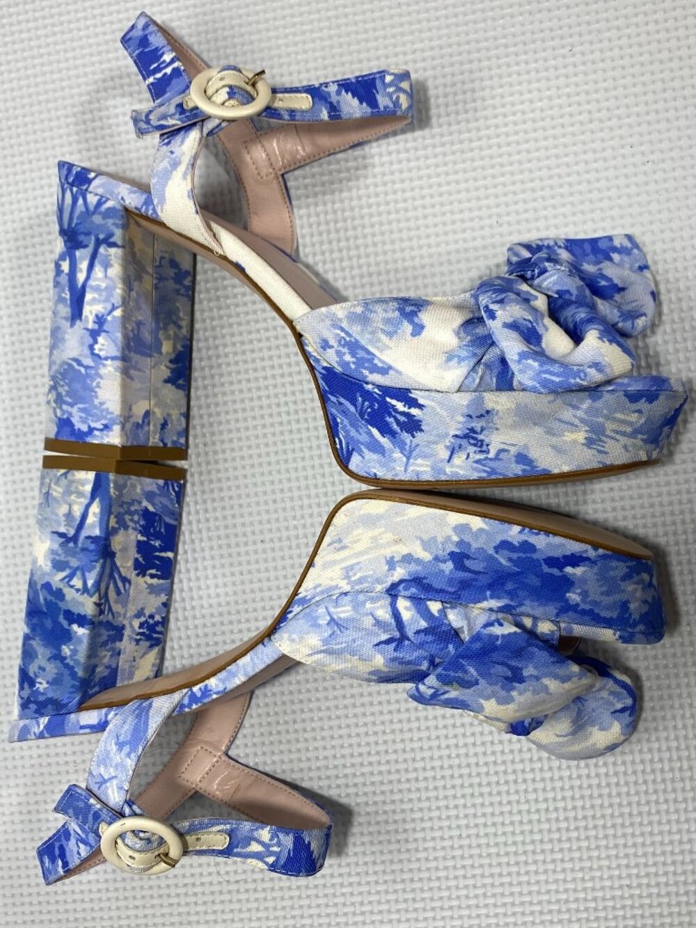 TED BAKER Hemmina Chinoiserie Tree Bow Platform Sandals Blue White 9 39.5 ($225)